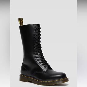 1914 Smooth Leather Tall Boot Dr Marten! Purchased from Dr Marten website